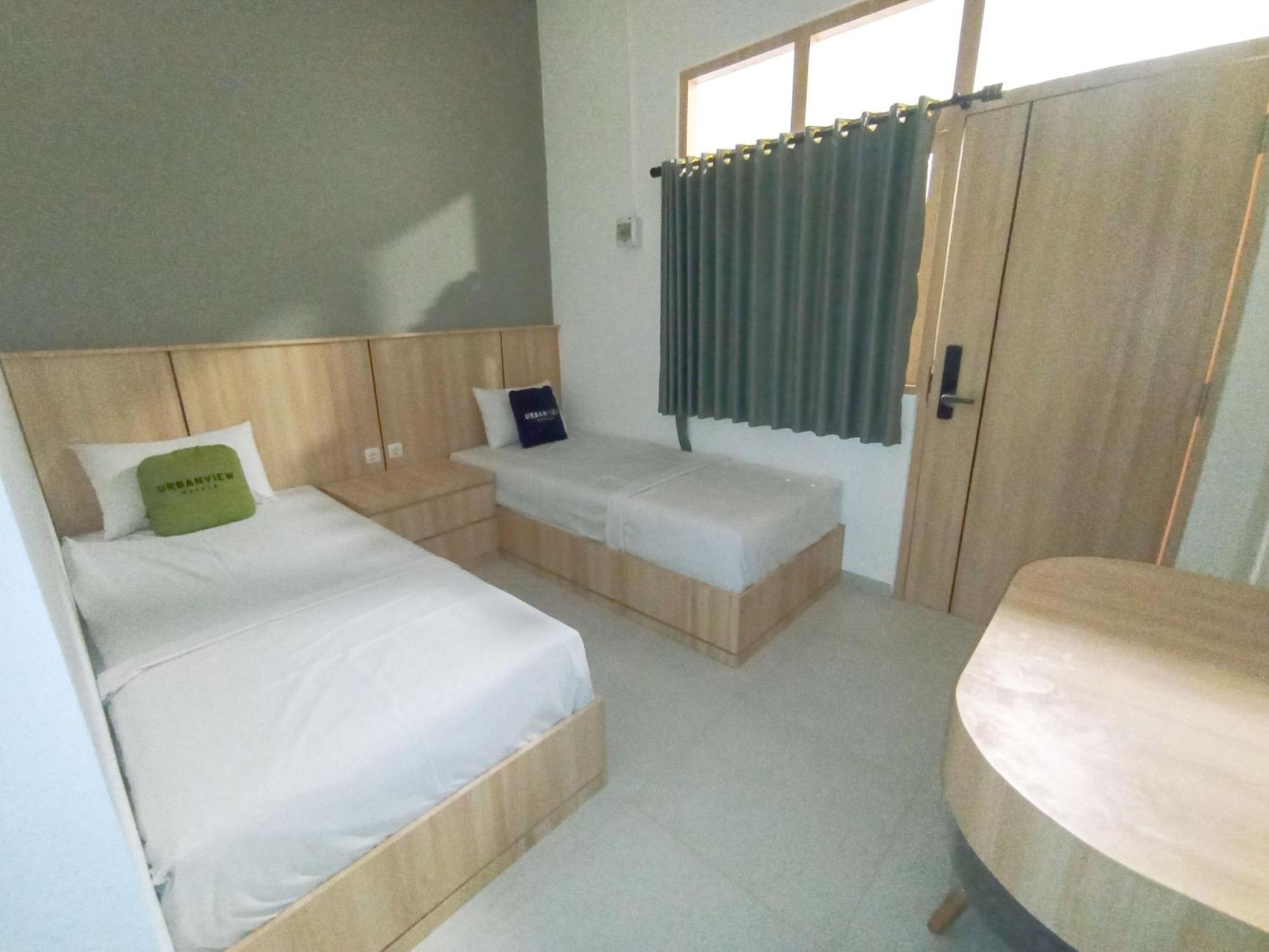 Urbanview Hotel Subali 푸르워케르토 외부 사진