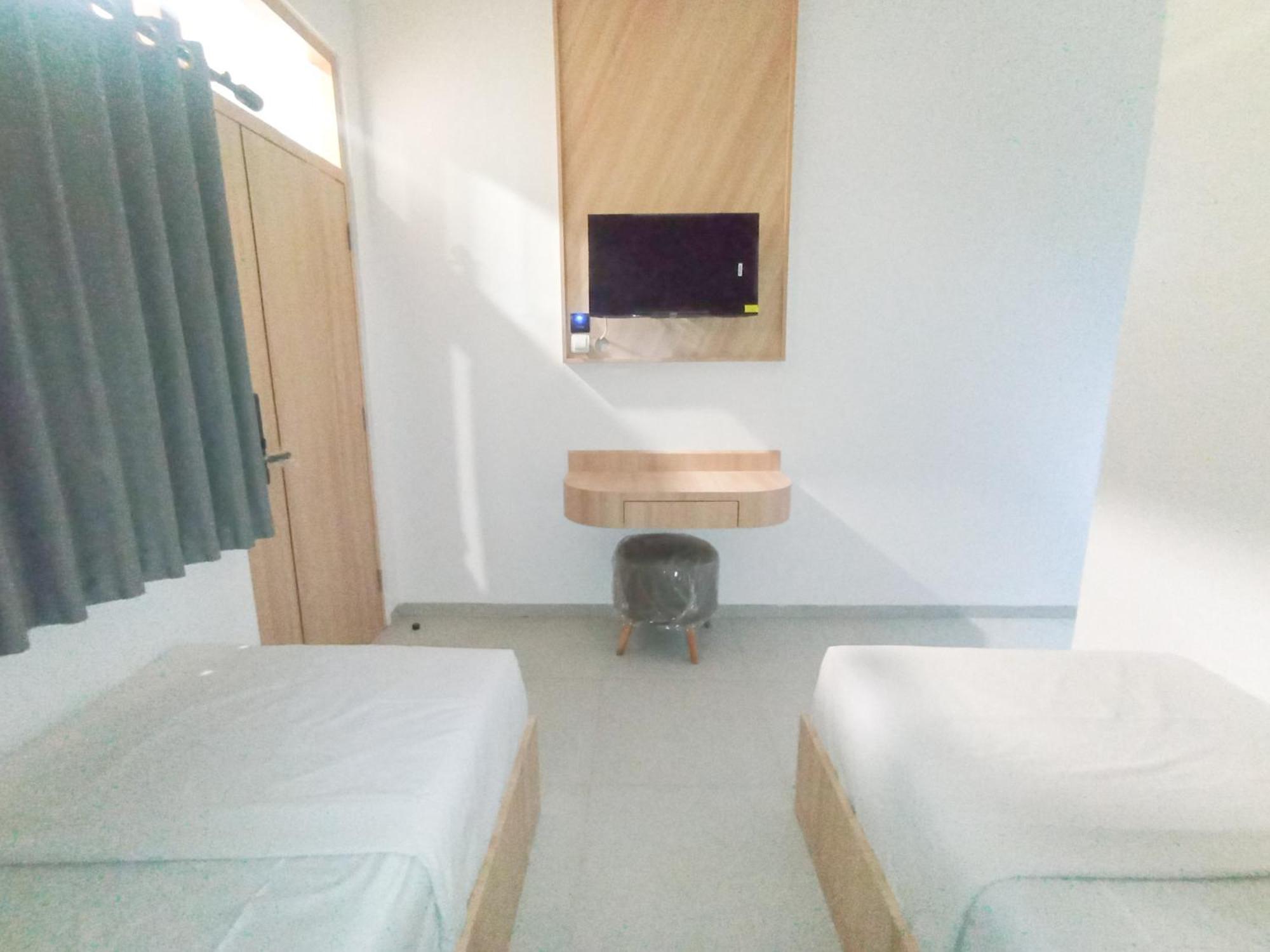 Urbanview Hotel Subali 푸르워케르토 외부 사진